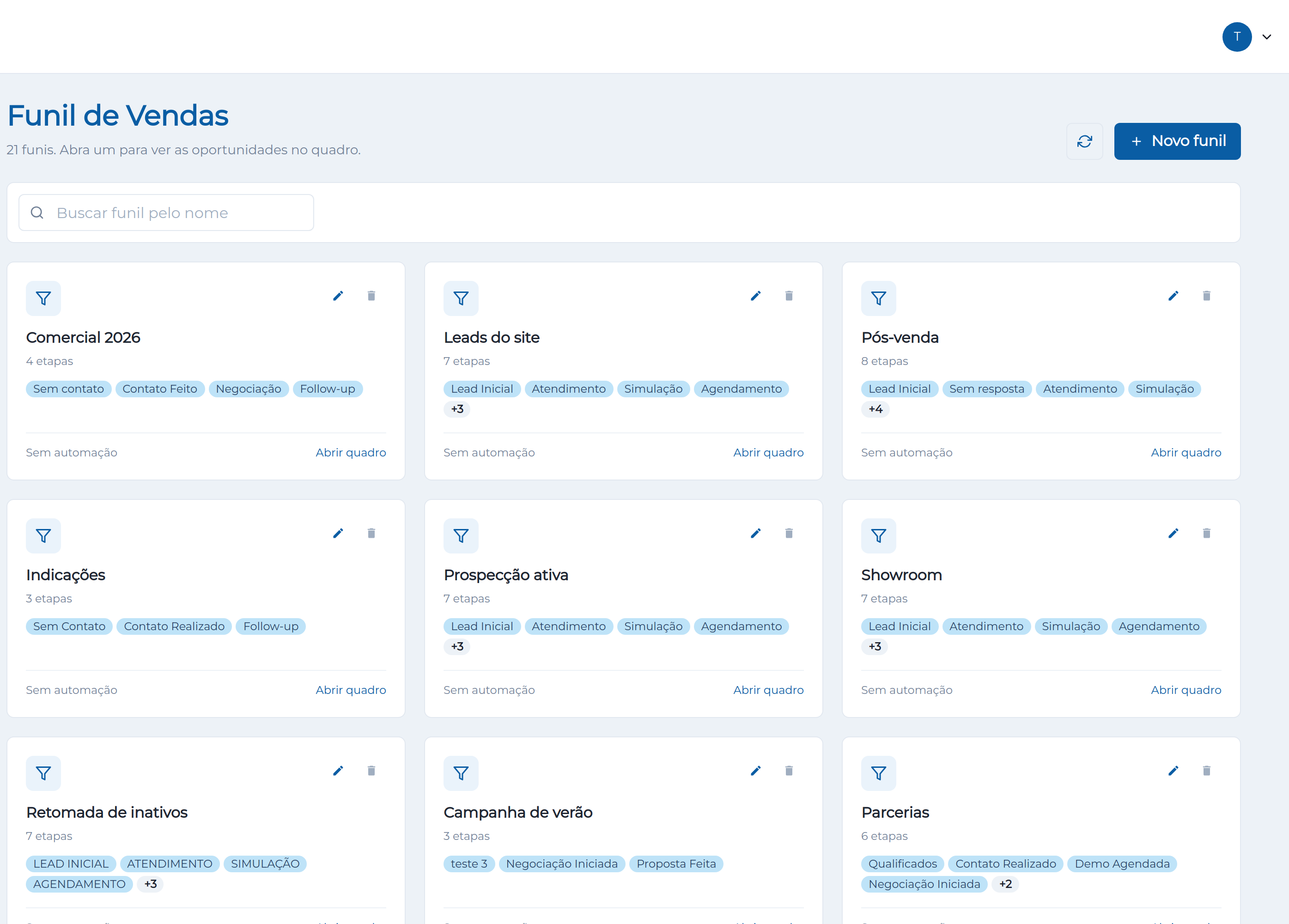 Tela de Funil de Vendas do Intech CRM, com cartões de funis e as etapas de cada um.